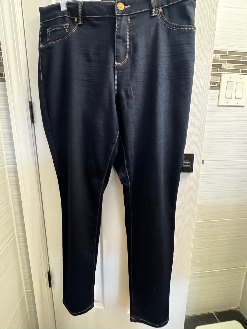 d.jeans Women’s 20W Dark Wash Stretch Slim Straight Jeans Plus Size